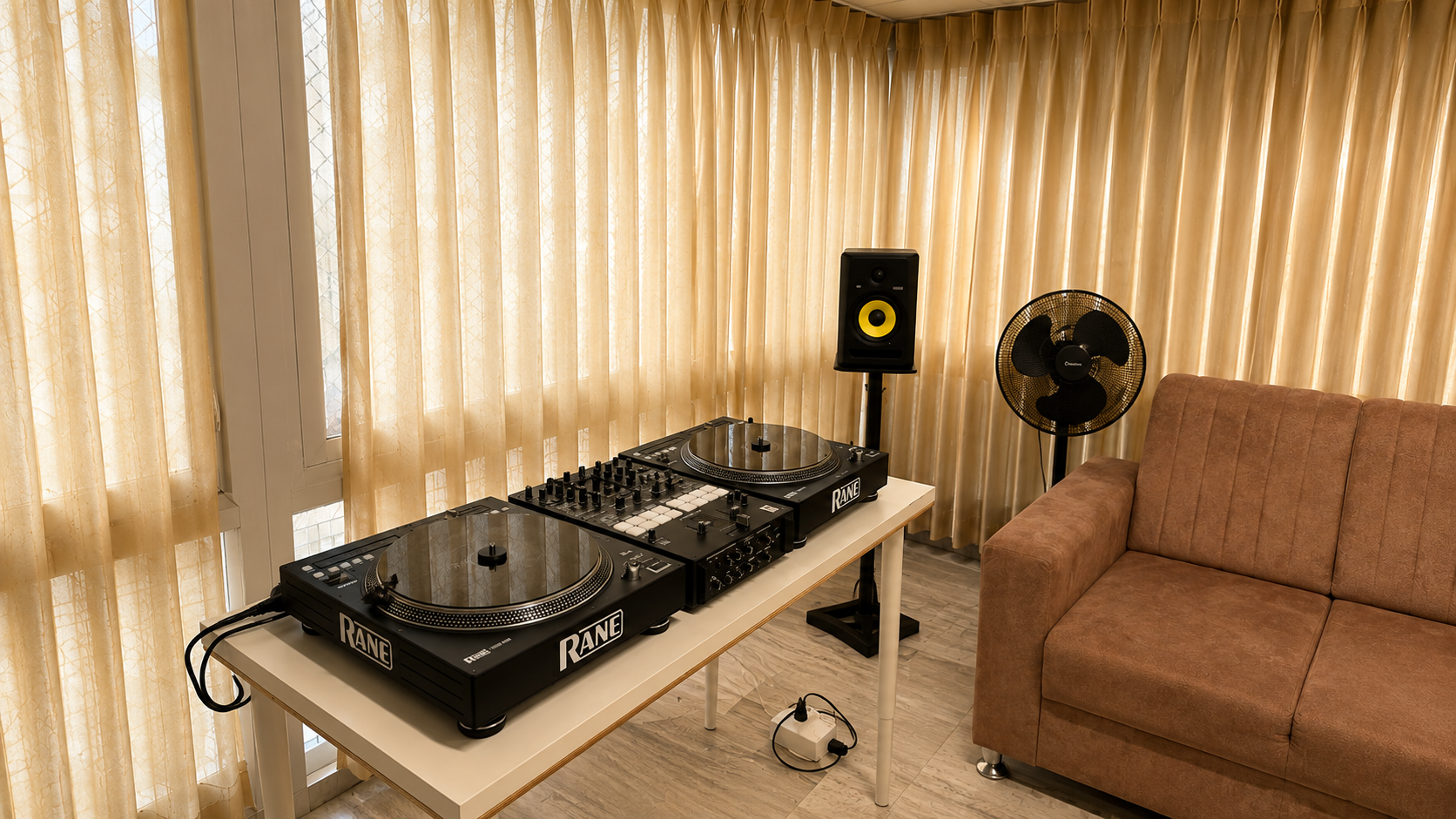 Crossfade DJing School studio — The space